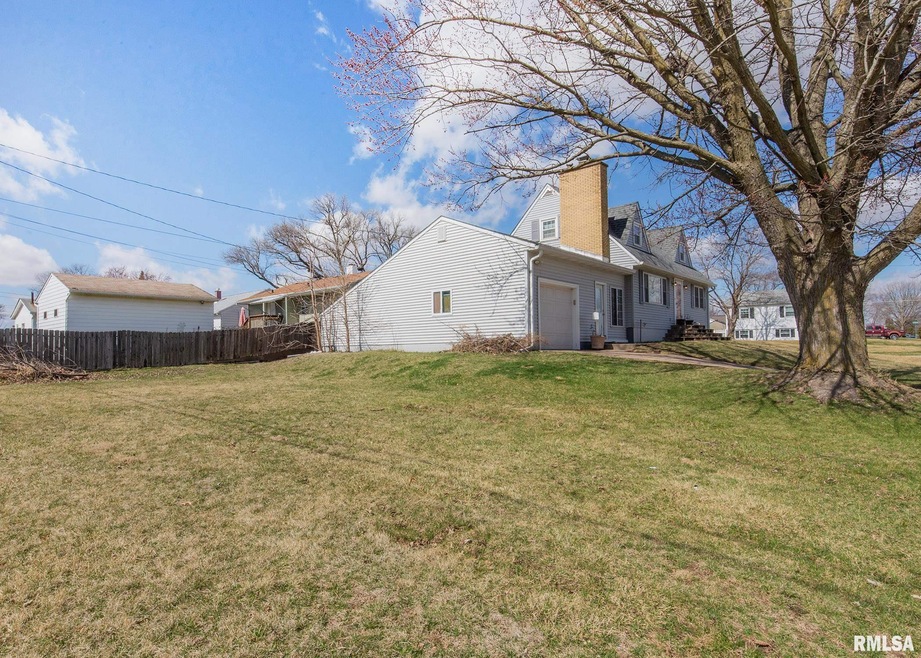 1526 N Clark St, Davenport, IA 52804 - photo 1