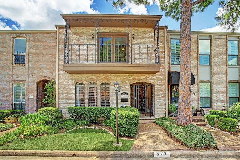 9617 Doliver Dr, Houston, TX 77063 - photo 1