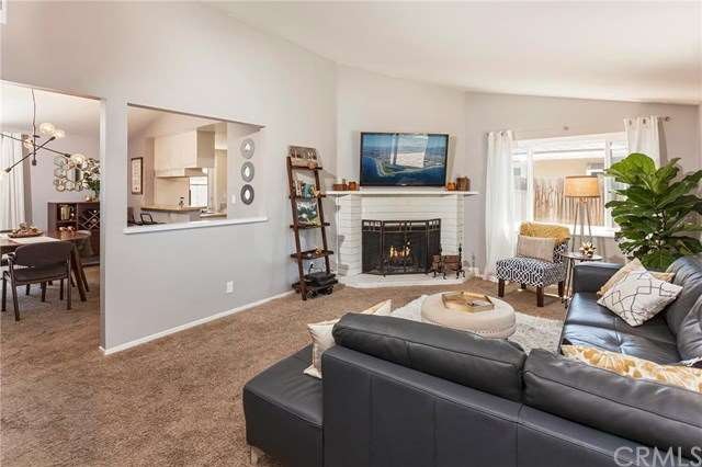 Living room with Vaulted ceilings