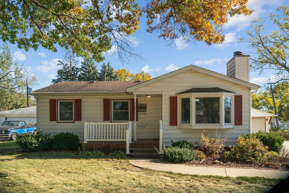 1275 Deloris Dr, Waterloo, IA 50701 - photo 1