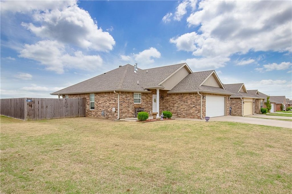 1905 Rain Tree Dr, Shawnee, OK 74804 - photo 1