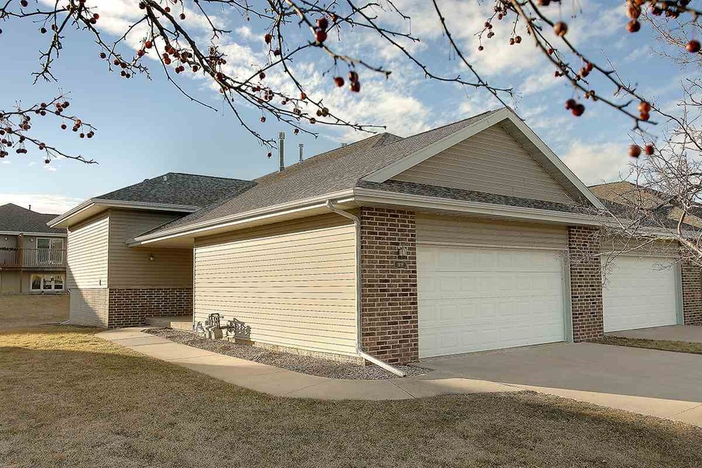 1418 Aspen Dr unit 1418, Waterloo, IA 50701 - photo 1