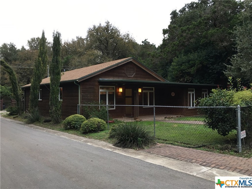 903 N Loop St, San Marcos, TX 78666 - photo 1