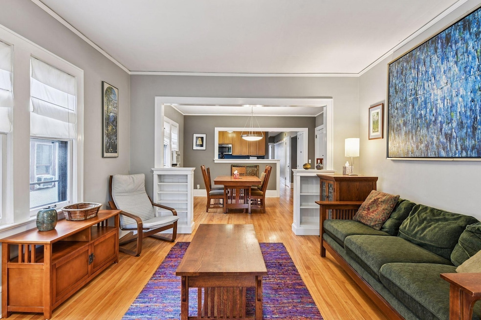 3233 Fremont Avenue South 3 - Spacecrafting - 0003.jpg