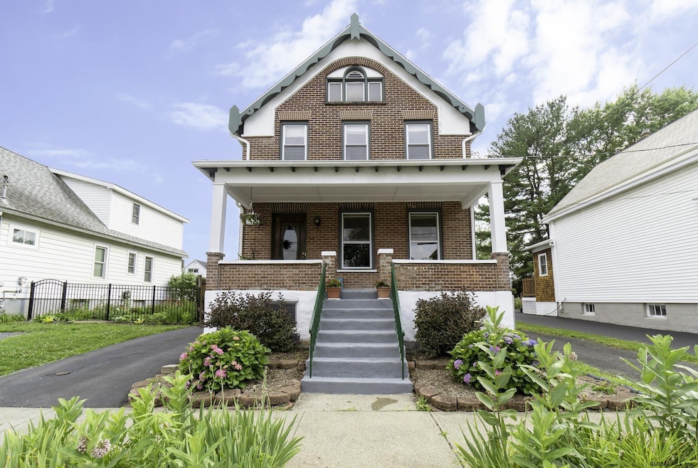 8 Arcadia Ave, Albany, NY 12209 - photo 1