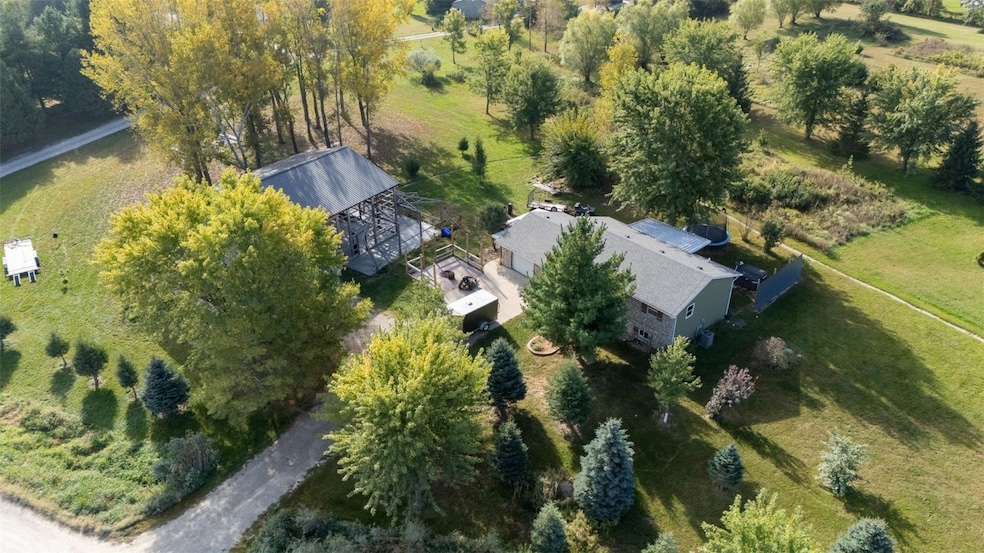 2866 60th St, Vinton, IA 52349 - photo 1