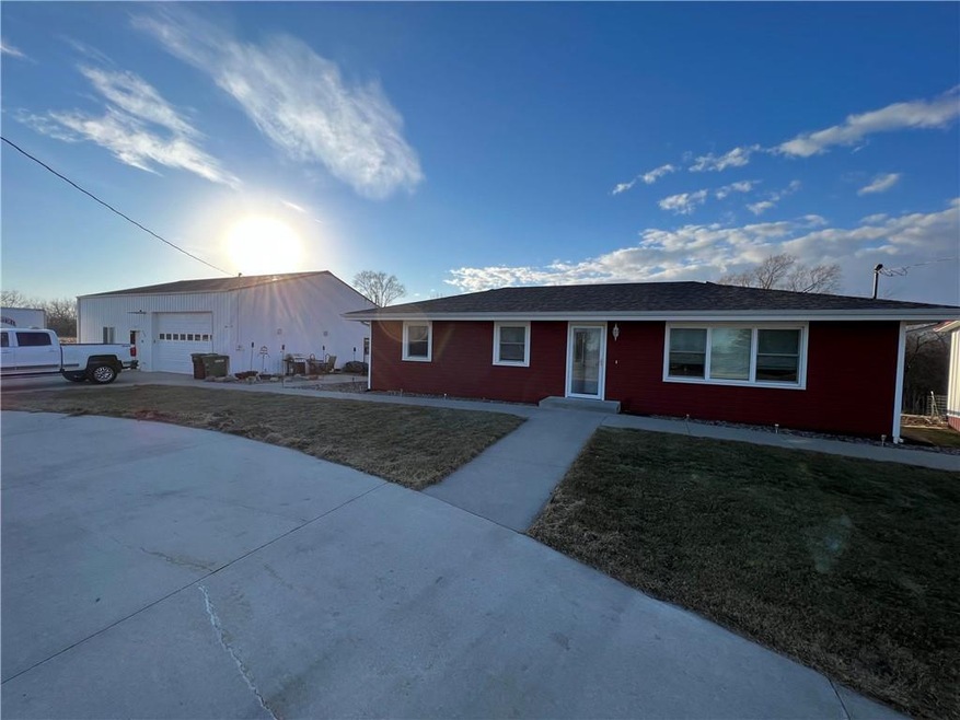 4506 SE Powers Dr, Runnells, IA 50237 - photo 1