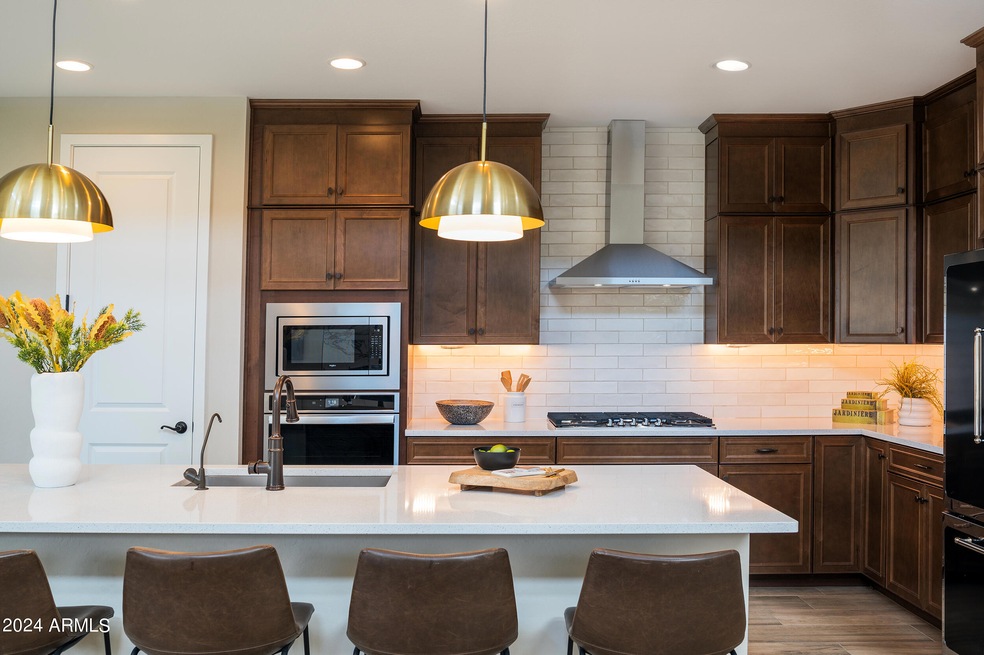 4 Eat-in Kitchen