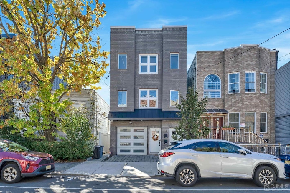 Sold $820,000 • Co-Listing Agent