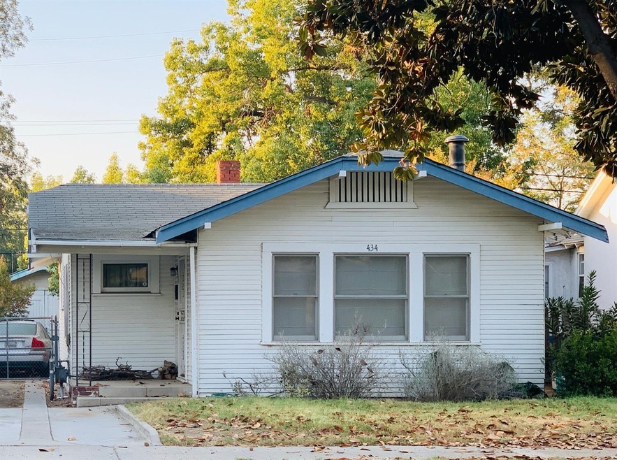 Front of Home. Cute covered front porch.