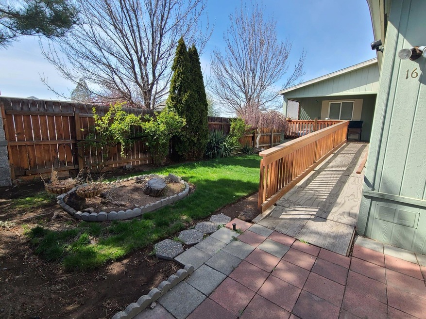 1201 SW 28th St unit 16, Redmond, OR 97756 - photo 1