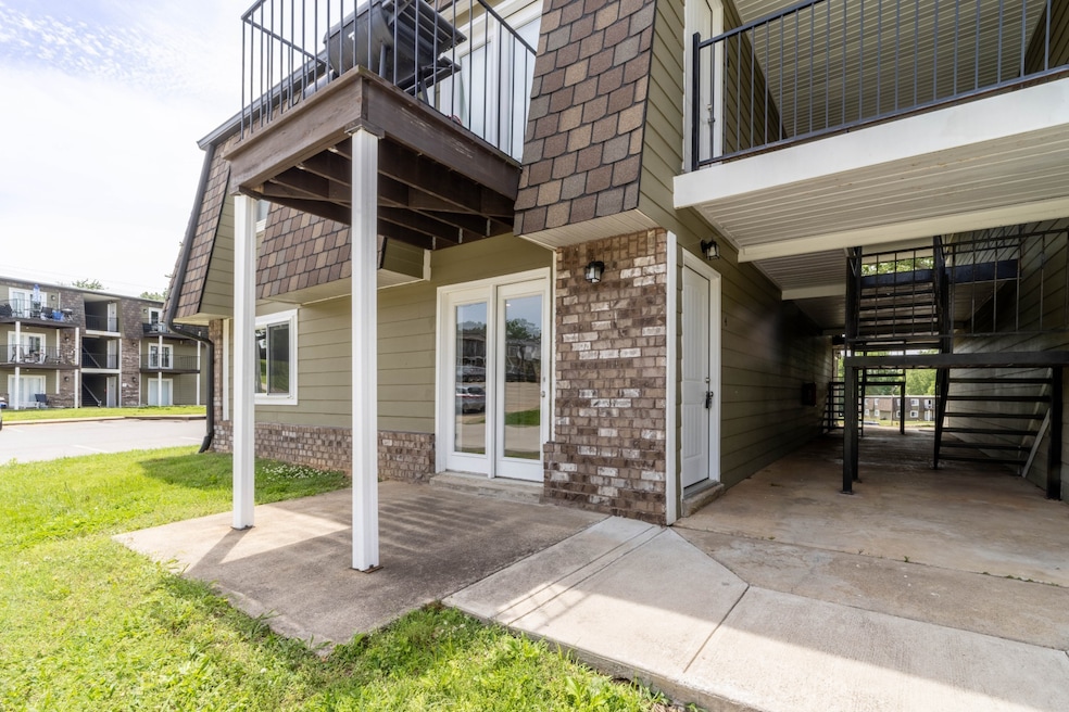 311 Hawkins Rd unit B8, Clarksville, TN 37040 - photo 1