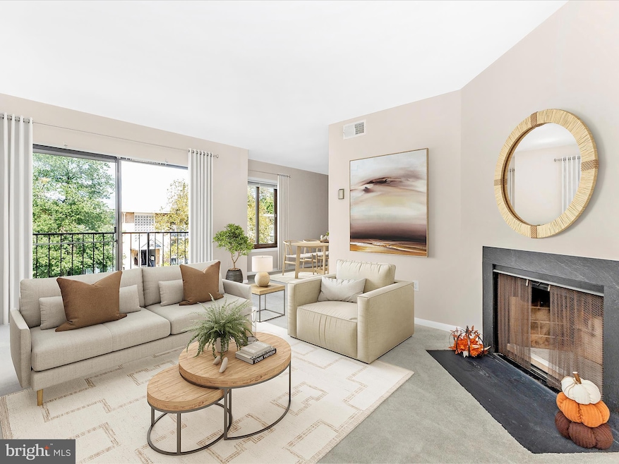 6988 Hanover Pkwy unit 301, Greenbelt, MD 20770 - photo 1