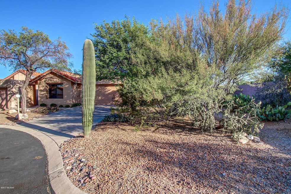 321 E Highcourte Ln, Tucson, AZ 85737 - photo 1