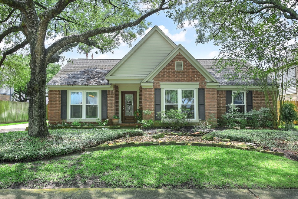 3908 Spring Forest Dr, Pearland, TX 77584 - photo 1