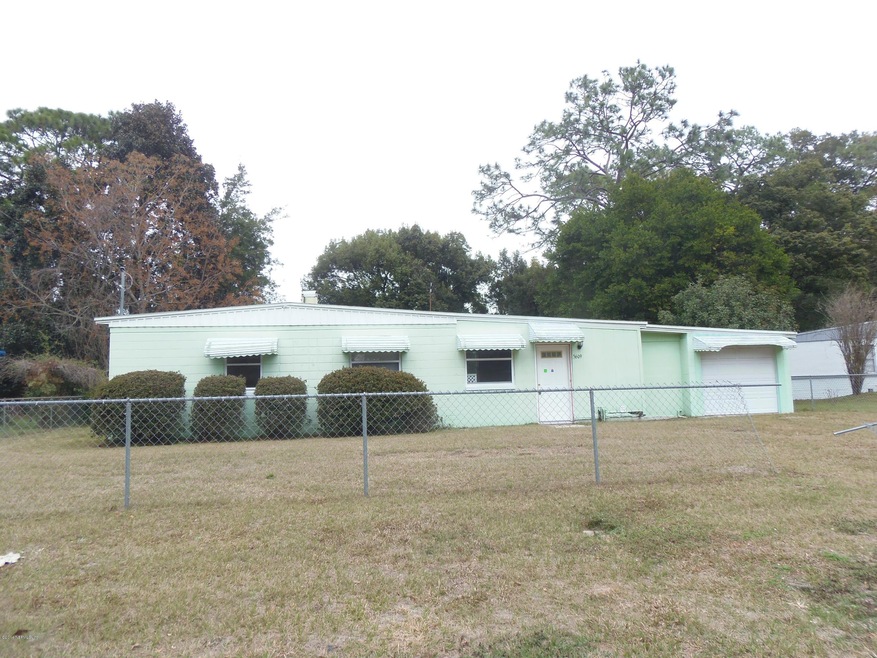 5609 Kimbrell Dr N, Jacksonville, FL 32210 - photo 1