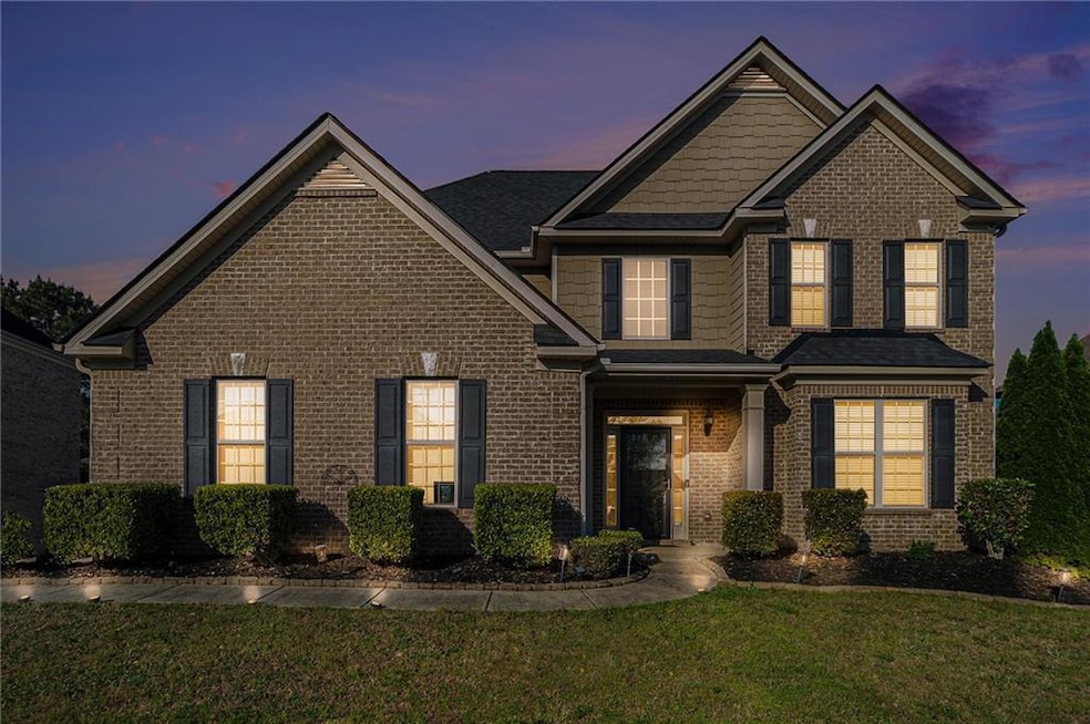 View of front facade featuring a front yard and br
