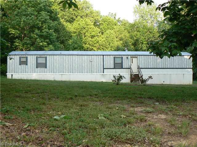 3037 Farmer Ct, Denton, NC 27239 - photo 1