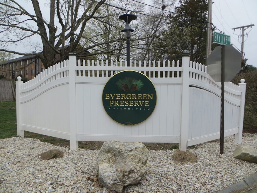 2510 Skyline Dr unit 10, Lowell, MA 01854 - photo 1