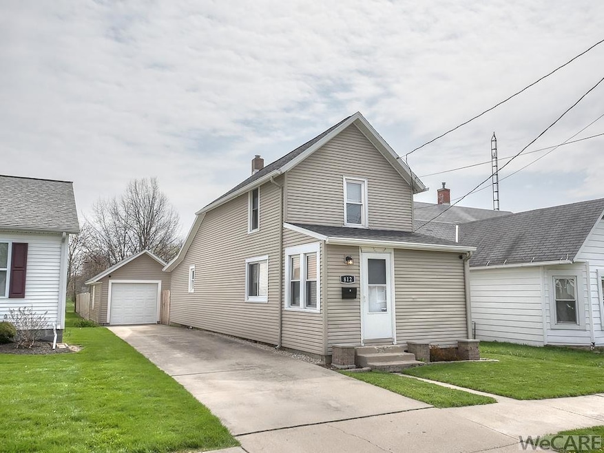 812 Murray St, Wapakoneta, OH 45895 - photo 1