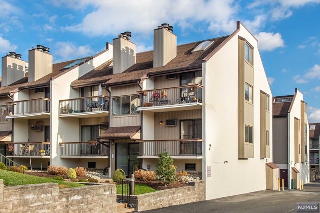 711 Ridge Rd, Lyndhurst, NJ 07071 - photo 1