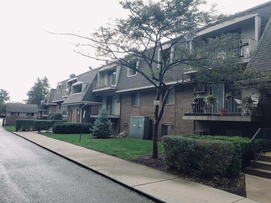 154 E Bailey Rd unit M, Naperville, IL 60565 - photo 1