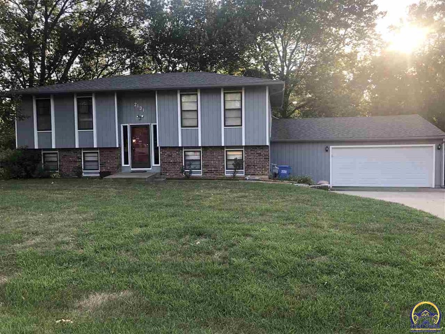2131 SW Mission Hills Rd, Topeka, KS 66614 - photo 1