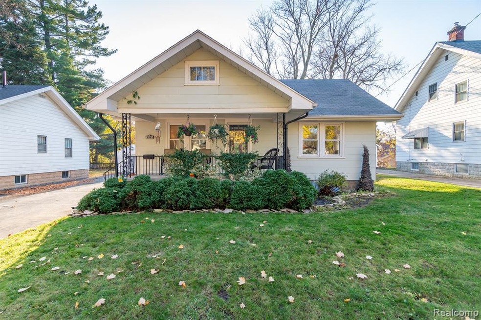 2133 Cartier St, Flint, MI 48504 - photo 1