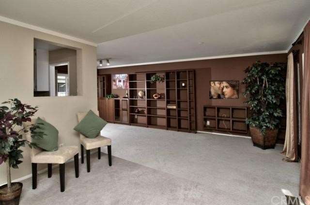 Spacious Living/Dining Room with Tons of Space to 