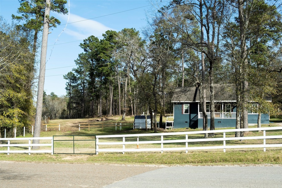 105 Ridgewood Dr, Magnolia, TX 77355 - photo 1