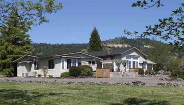 935 Old Stage Rd, Central Point, OR 97502 - photo 1