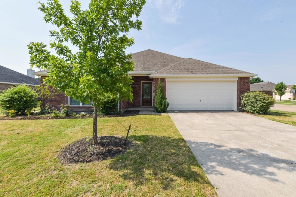 970 W Ash St, Celina, TX 75009 - photo 1