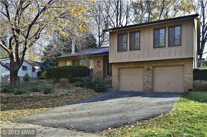 910 Twin Oaks Dr, Potomac, MD 20854 - photo 1