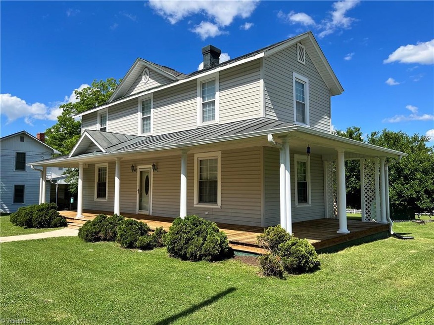 527 Barnes St, Reidsville, NC 27320 - photo 1