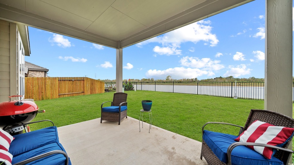 447 Lake Line Dr, Alvin, TX 77511 - photo 1