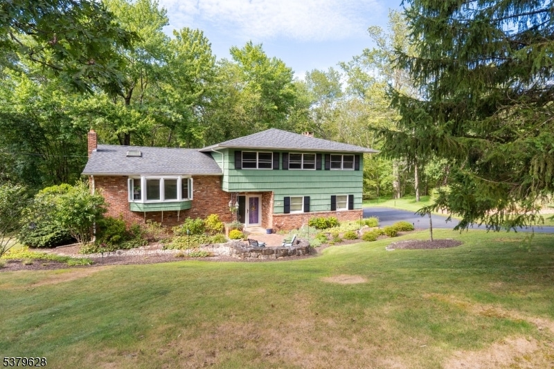 Pending $685,000 • Co-Listing Agent