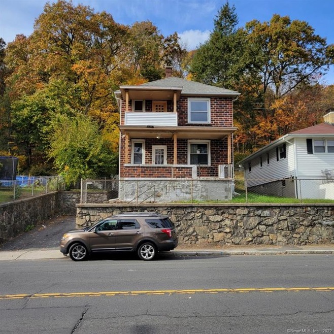 391 Wolcott St, Waterbury, CT 06705 - photo 1