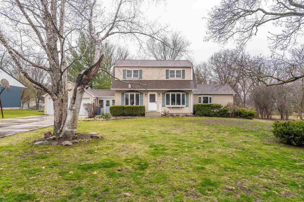 1611 Patterson Ln, Cedar Falls, IA 50613 - photo 1