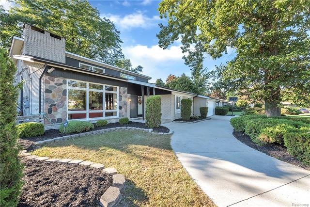 17561-Westhampton-Road-Southfield-Michigan-windows