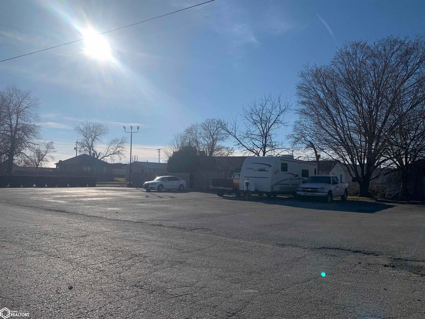 1301 W Thomas Ave, Shenandoah, IA 51601 - photo 1