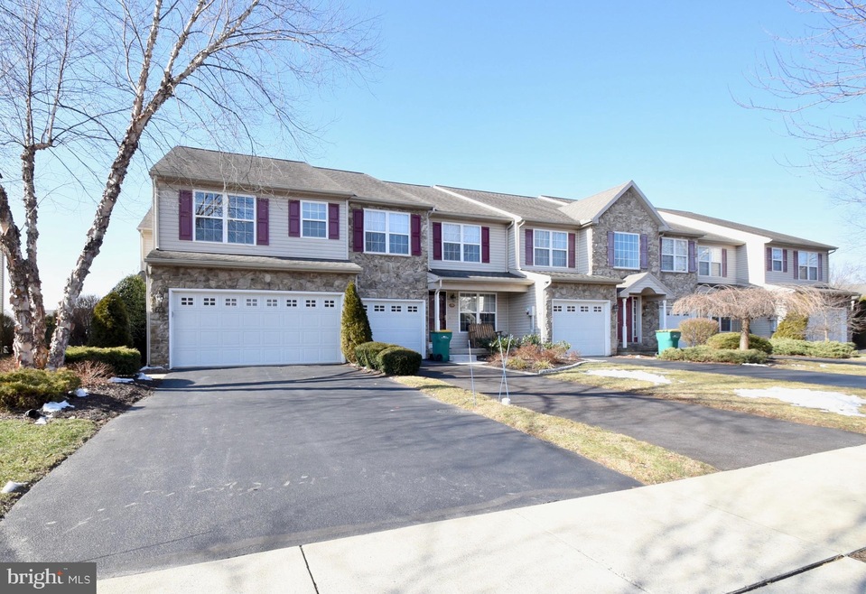76 Carousel Cir, Hershey, PA 17033 - photo 1