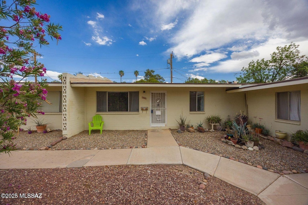 390 N Silverbell Rd unit 32, Tucson, AZ 85745 - photo 1