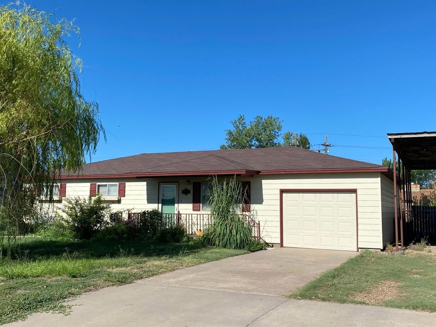 1405 S Adams St, Hugoton, KS 67951 - photo 1