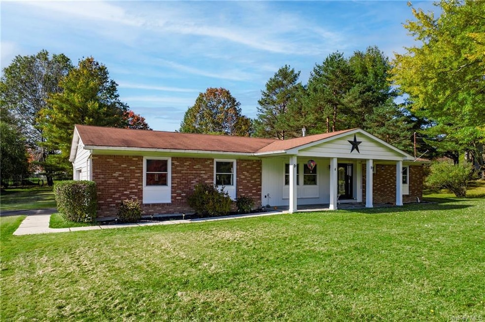 4 Longview Ln, Middletown, NY 10941 - photo 1