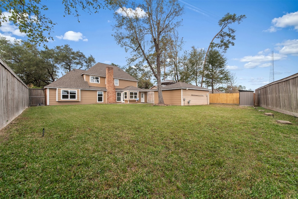 Huge private back yard with no back neighbors!