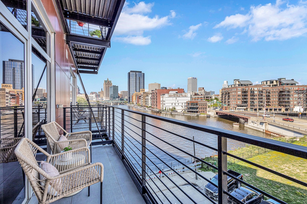 Point on the River Unit 406 Staged 6