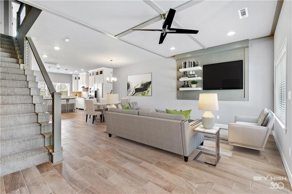 422 NW Retreat Ln, Bentonville, AR 72712 - photo 1