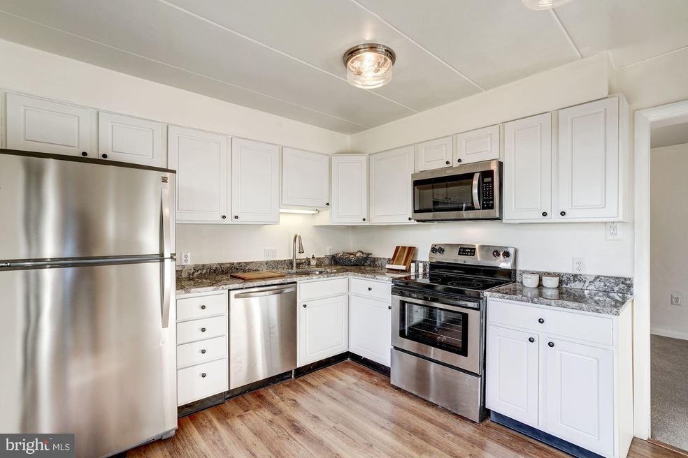 132 Roberts Ln unit 302, Alexandria, VA 22314 - photo 1