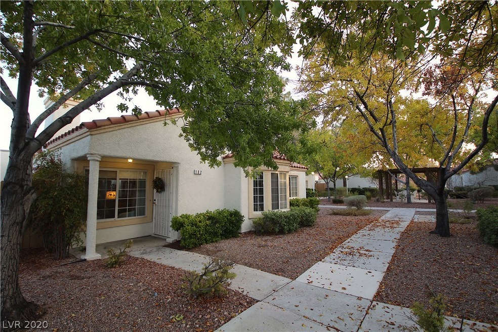 Charming 1-story garden home!