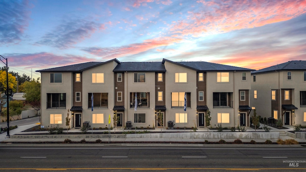 1715 S Rock View Ln, Boise, ID 83705 - photo 1